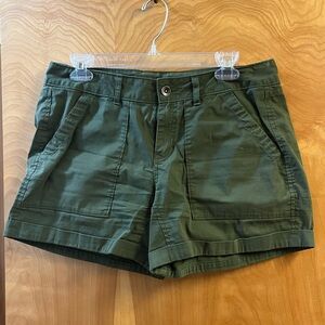 Mountain Hardware shorts in forest green